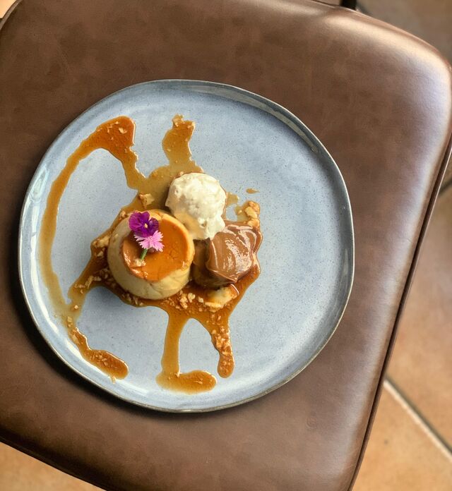 Flan con dulce de leche y nata