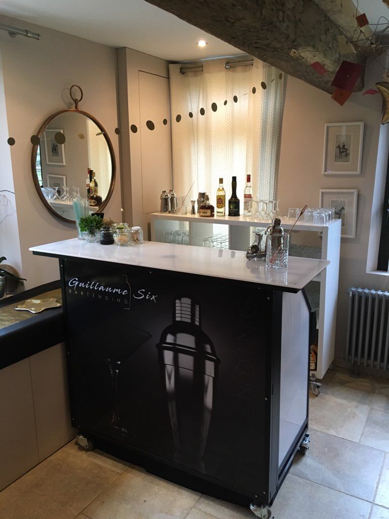 Bar à Cocktails à domicile en avril 2019.
Bon anniversaire Hélène ... des clients fidèles!
Any Time Any Where but Cocktails !