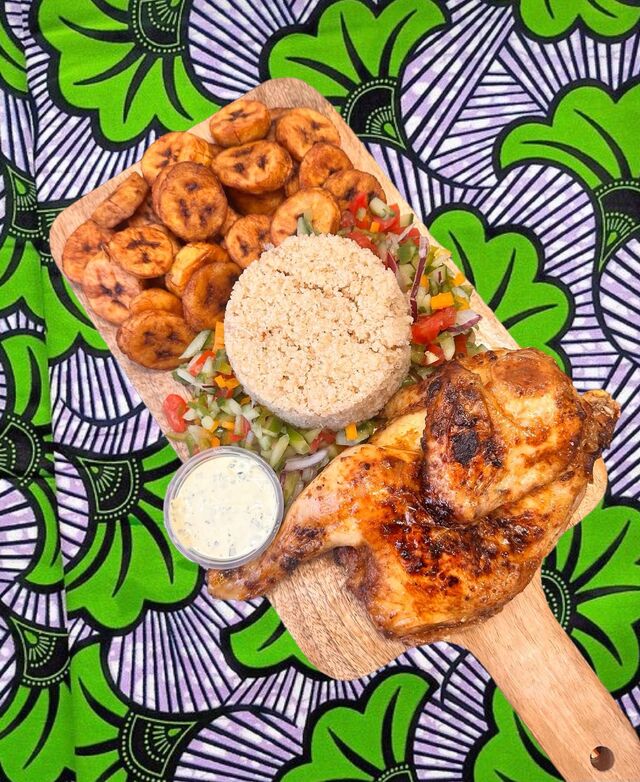 Demi poulet Attiéké Alokos banane plantain