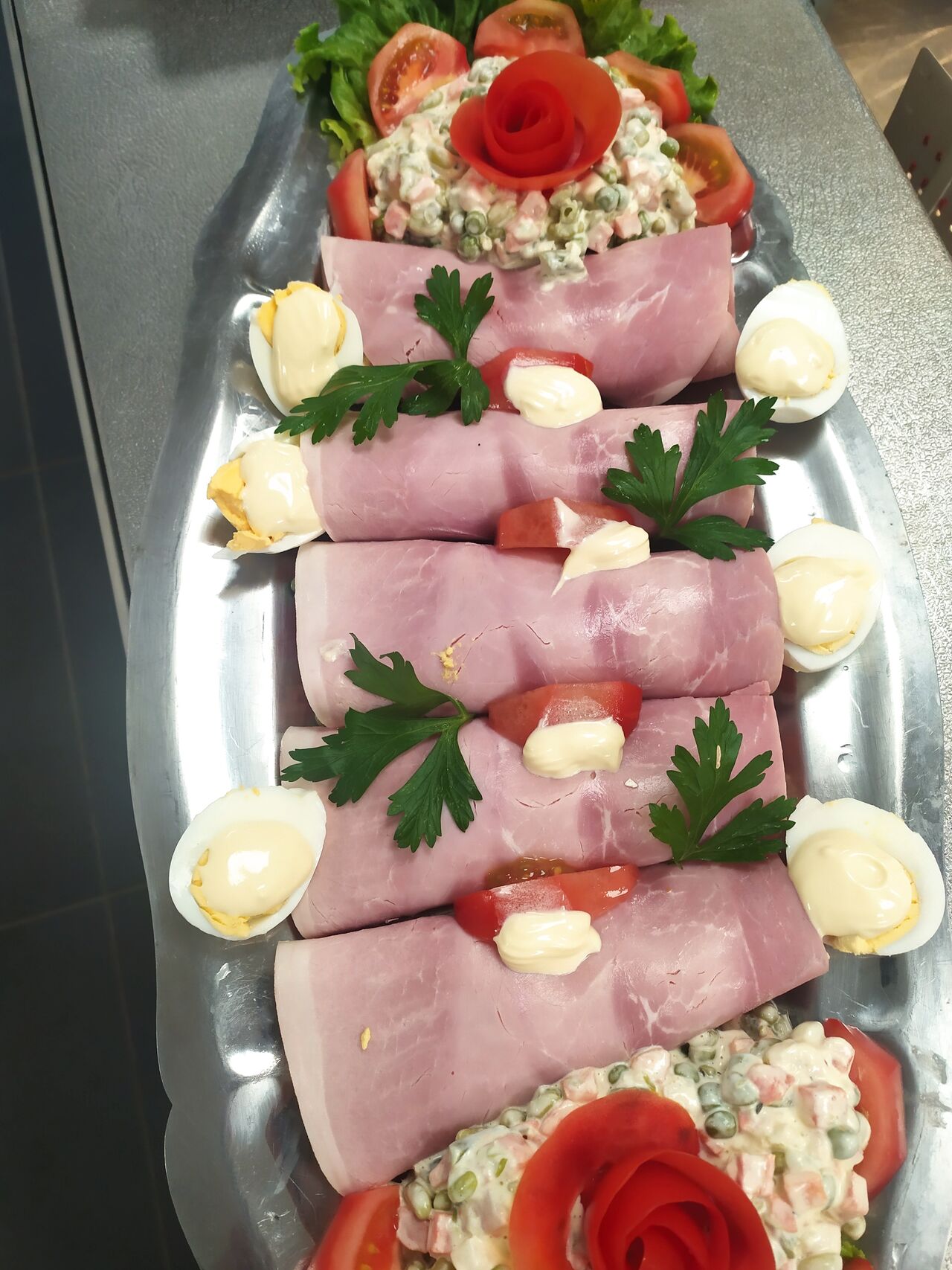 Roulée au jambon et macédoine