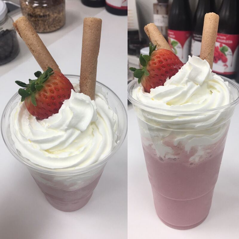 *BATIDO DE FRUTA NATURAL*
Con Fresas frescas y Topping de Nata.