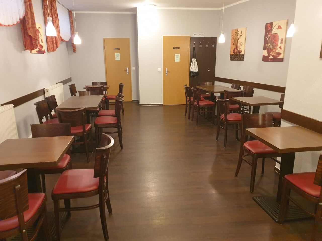 Bitte nehmen Sie Platz!