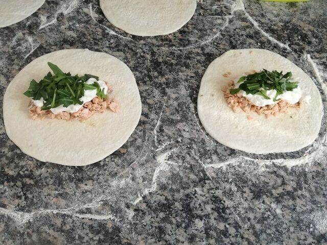 SALMONE,STRACCIATELLA,RUCOLA IN PREPARAZIONE