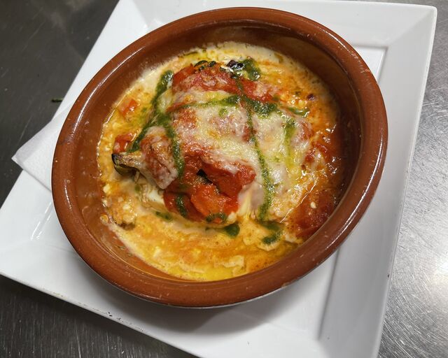 Gebackener Feta, mit italienischen Gemüse gratiniert und Gauda überbacken 