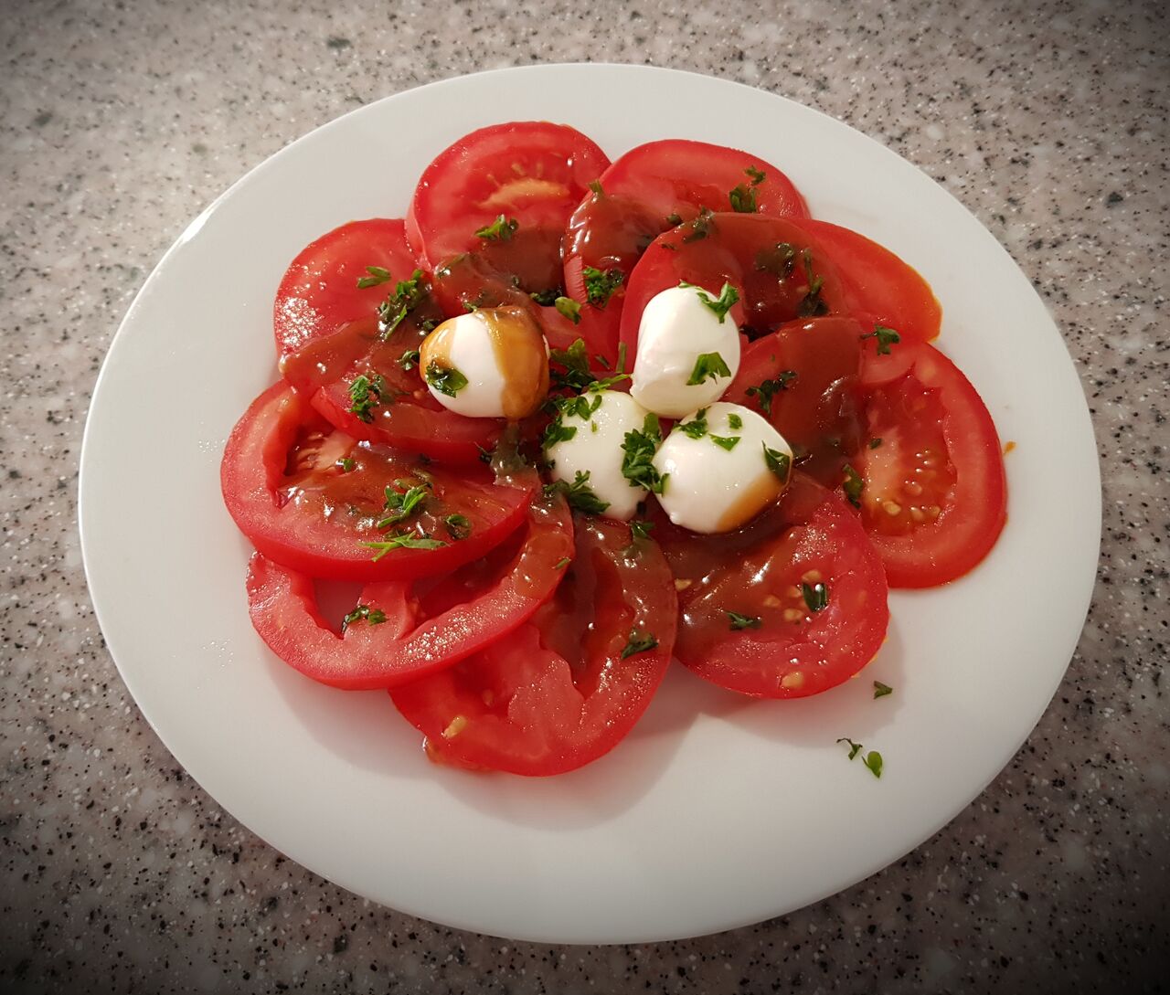 Salade de tomates et ses billes de mozzarella
