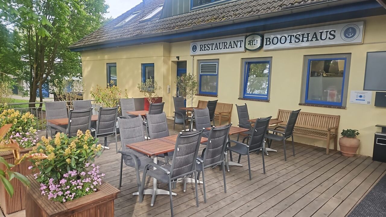 Unser kleiner Außenbereich vor dem Restaurant