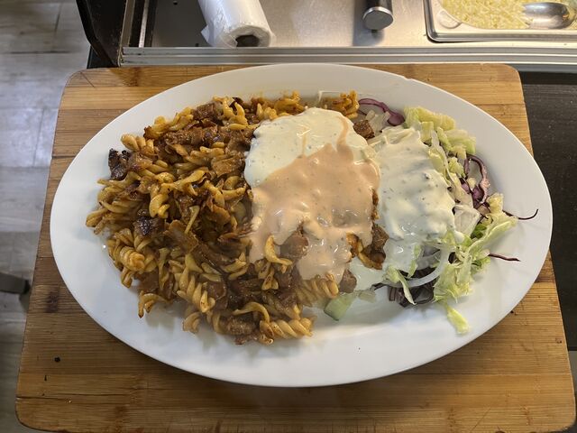 Nudelpfanne mit Dönerfleisch. 