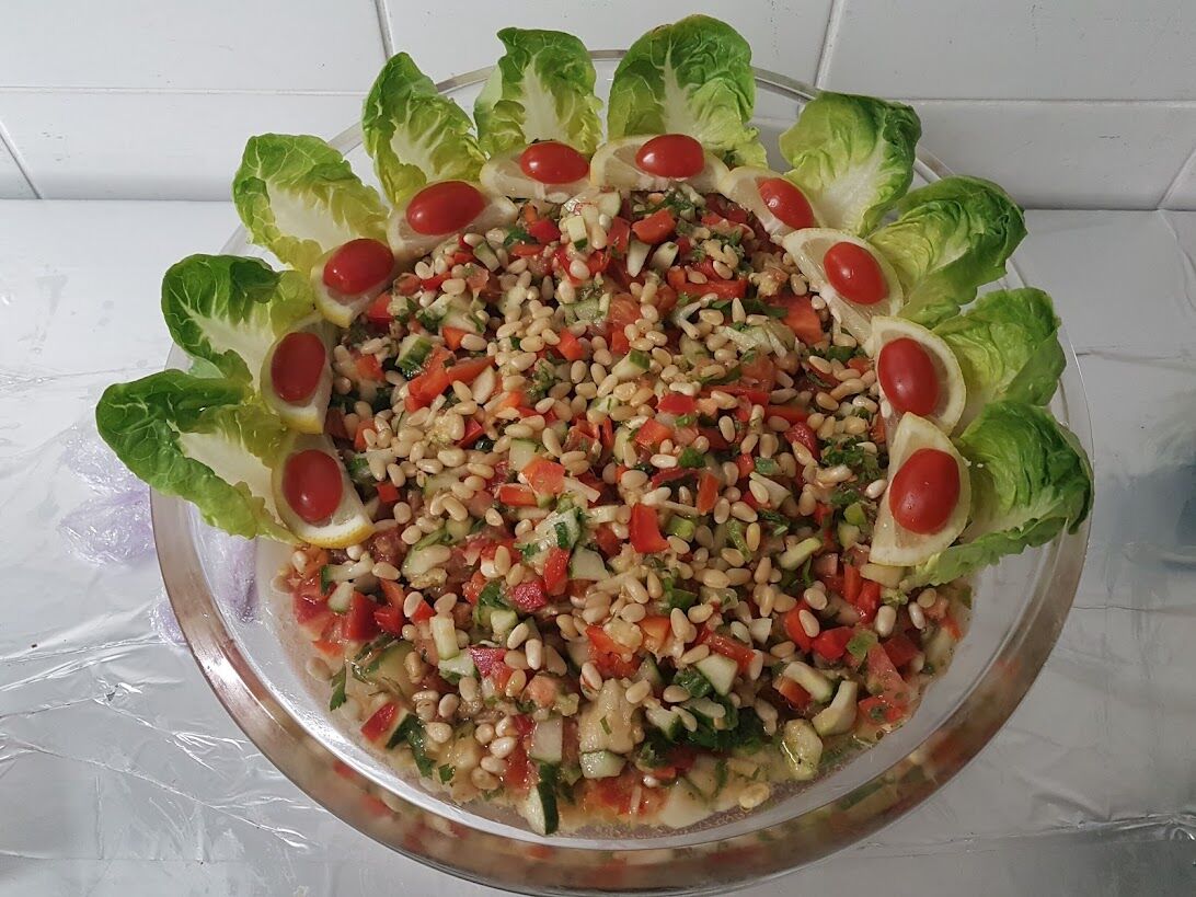 SALADE DE MOINE (aubergines grillées au feu de bois, tomates, de, huile d’olive, persil et des, jus de citron frais )