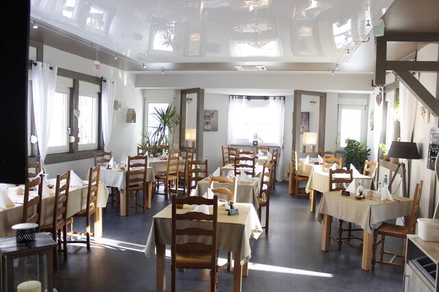 salle lumineuse et cosy