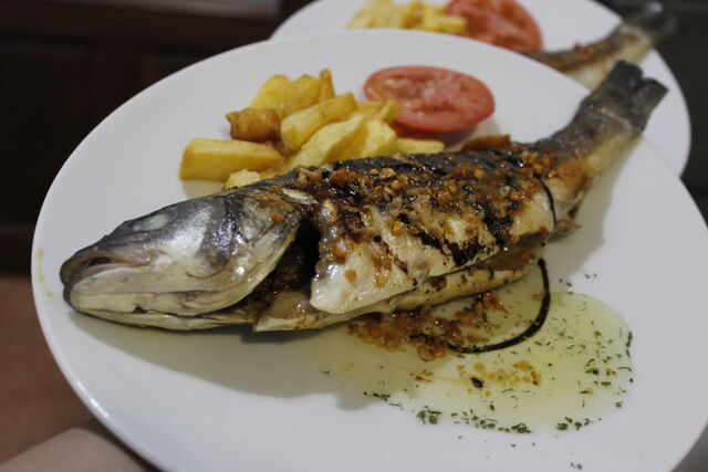 Lubina a la plancha con ajitos y módena