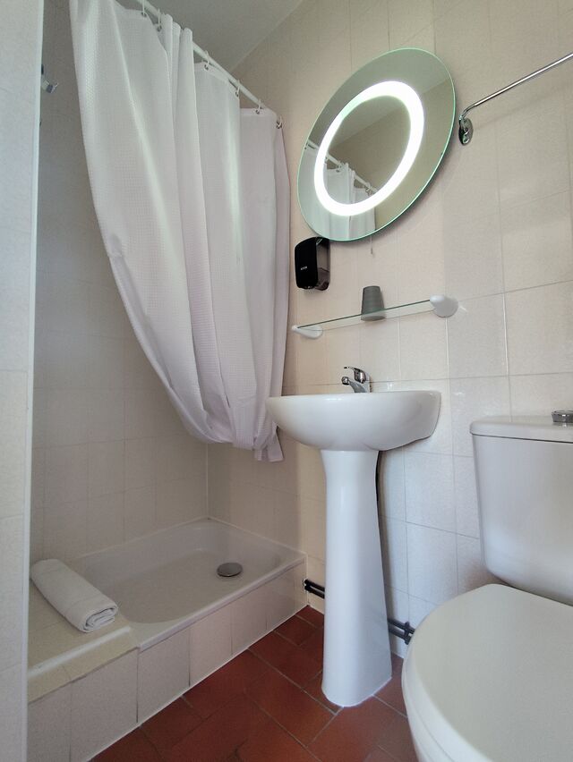 SALLE DE BAIN-CHAMBRE 4 -78€