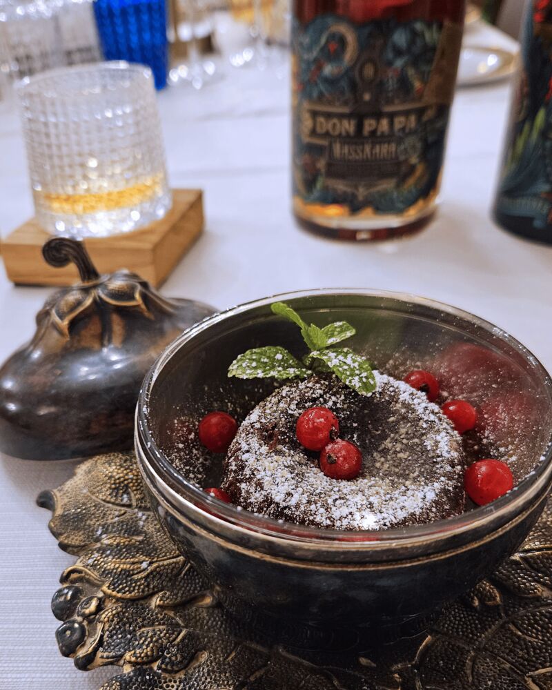 Flan al cuore caldo fondente con ribes rossi - Dettaglio