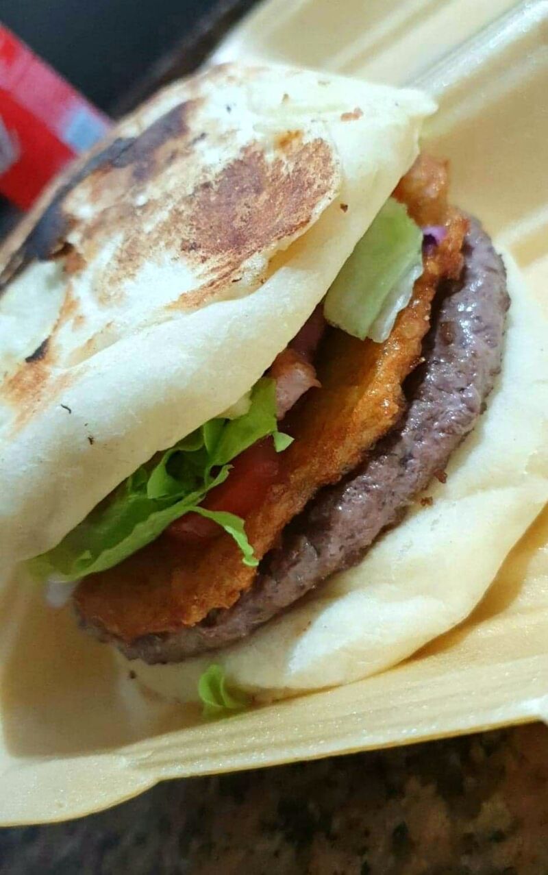 Burger Naan (frites et boisson) 8.50€
Supplément: +0.50€