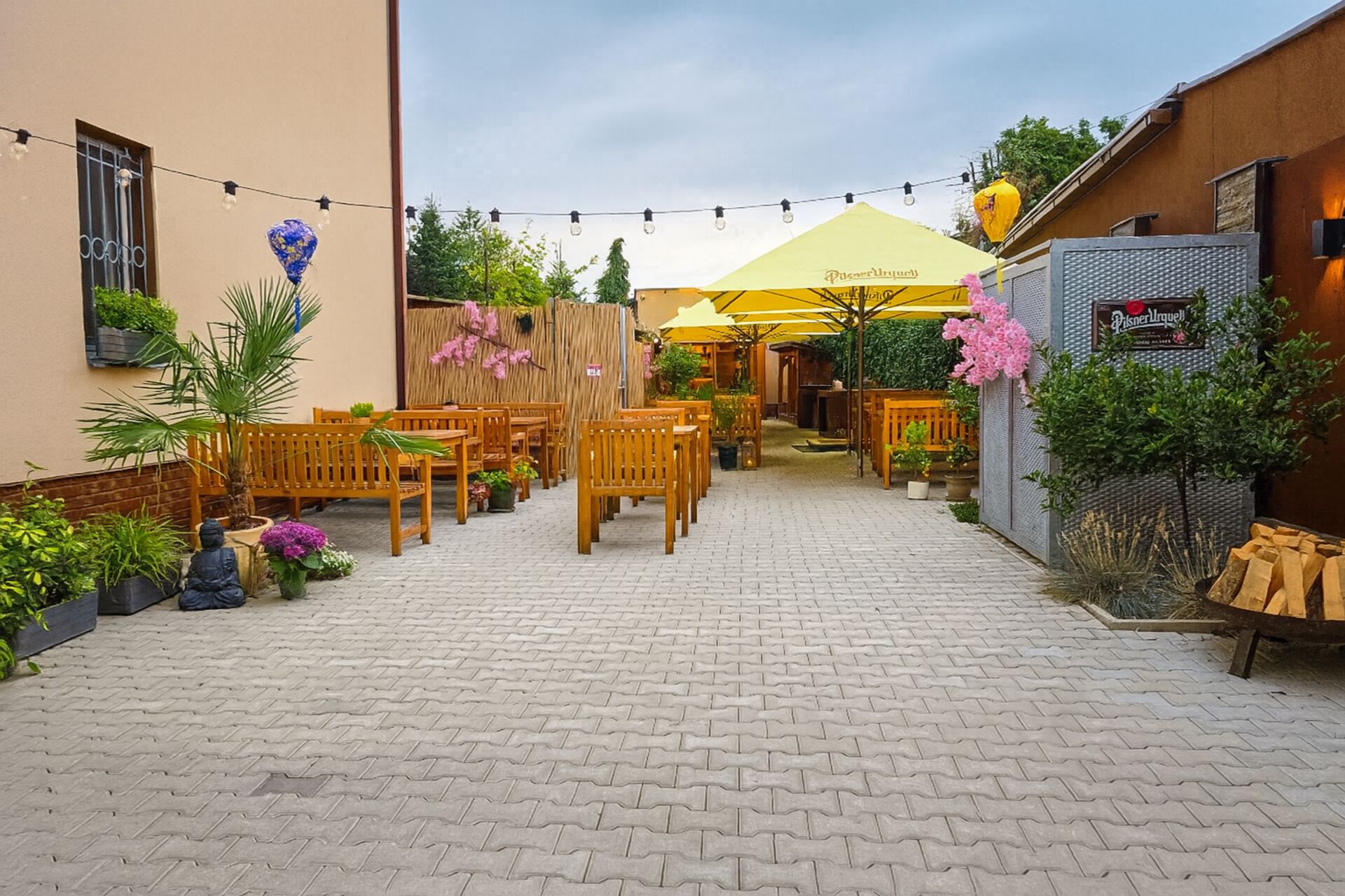 Najdete nás V Korytech 35