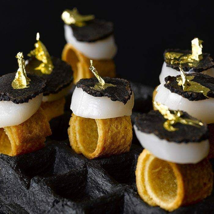 Mini Saint-Jacques royale à la truffe et feuille d'or 