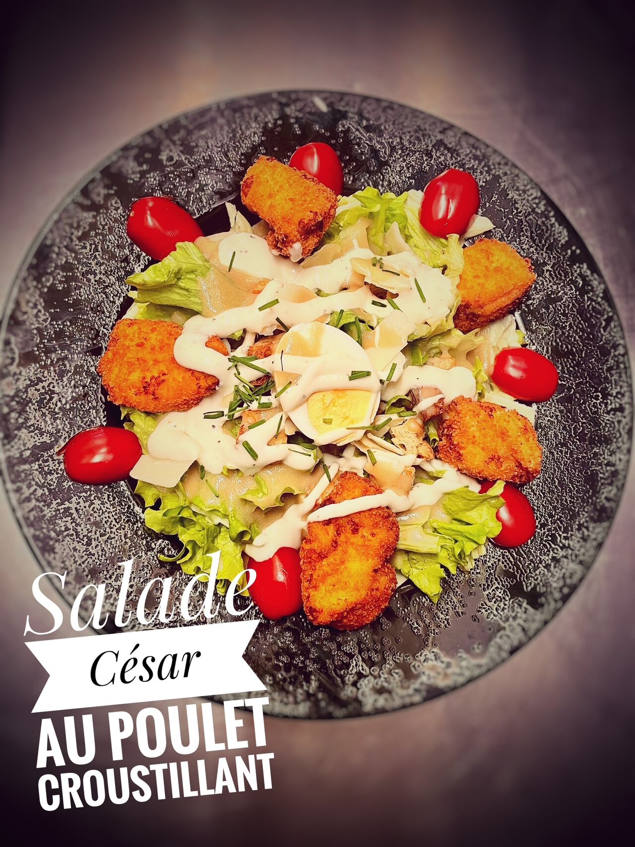 Salade César au poulet croustillant