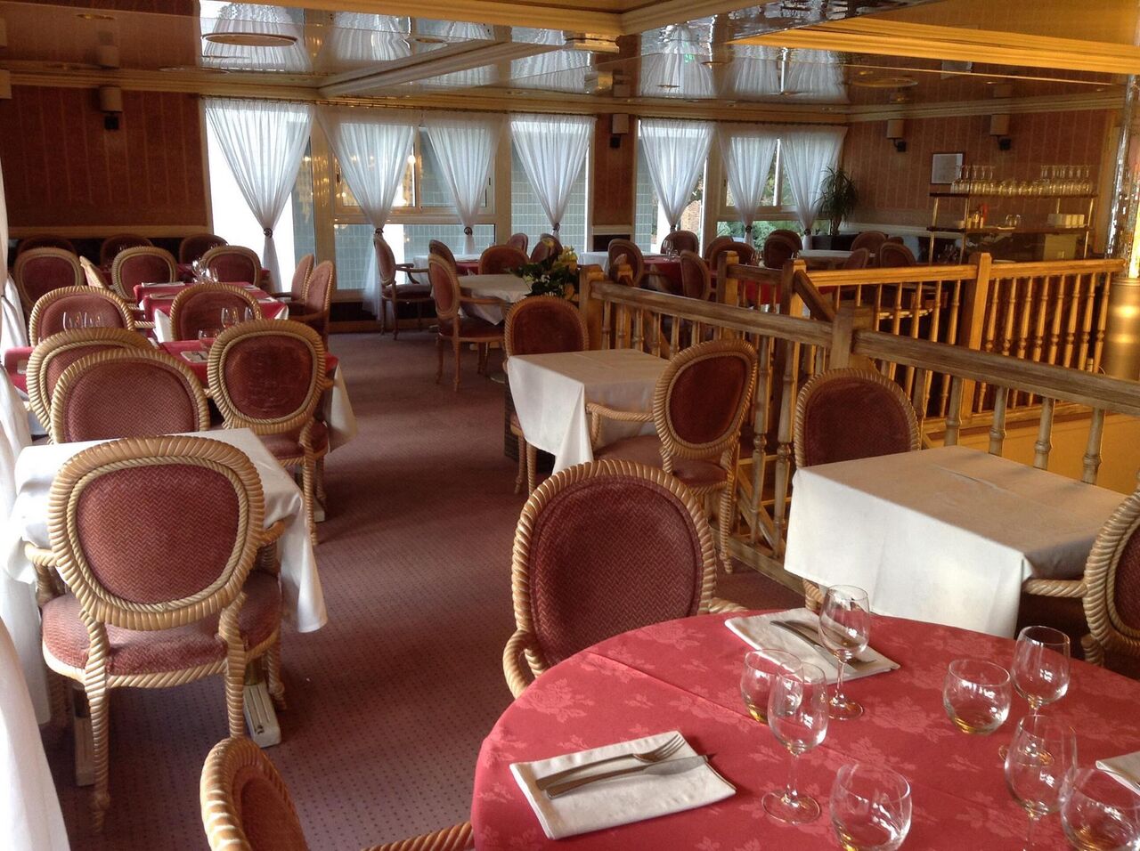 Restaurant 1er étage.