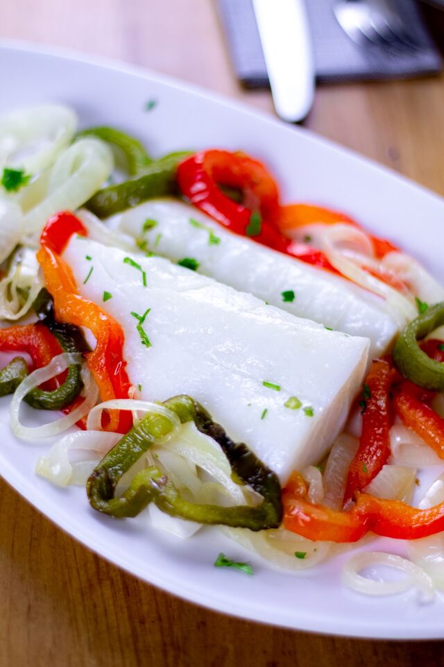 Bacalao confitado con Pimientos y cebola