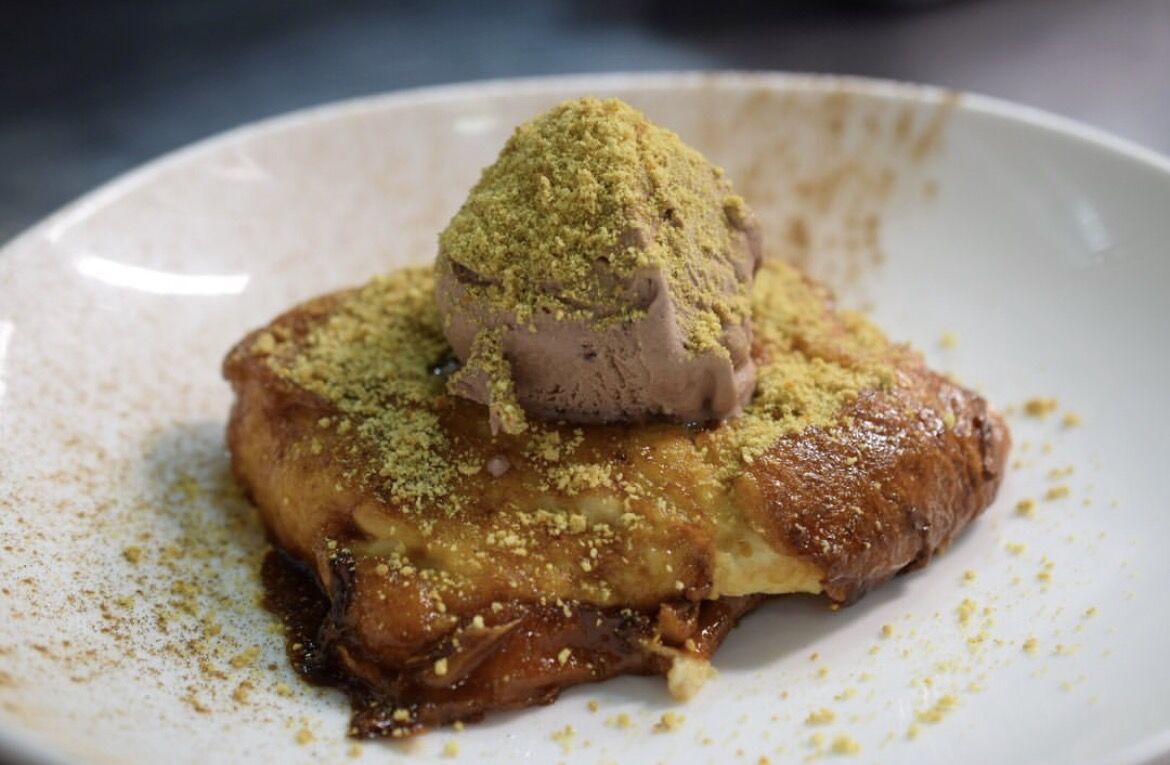 Torrija Brioche con Helado de Avellana y Tierra Especiada