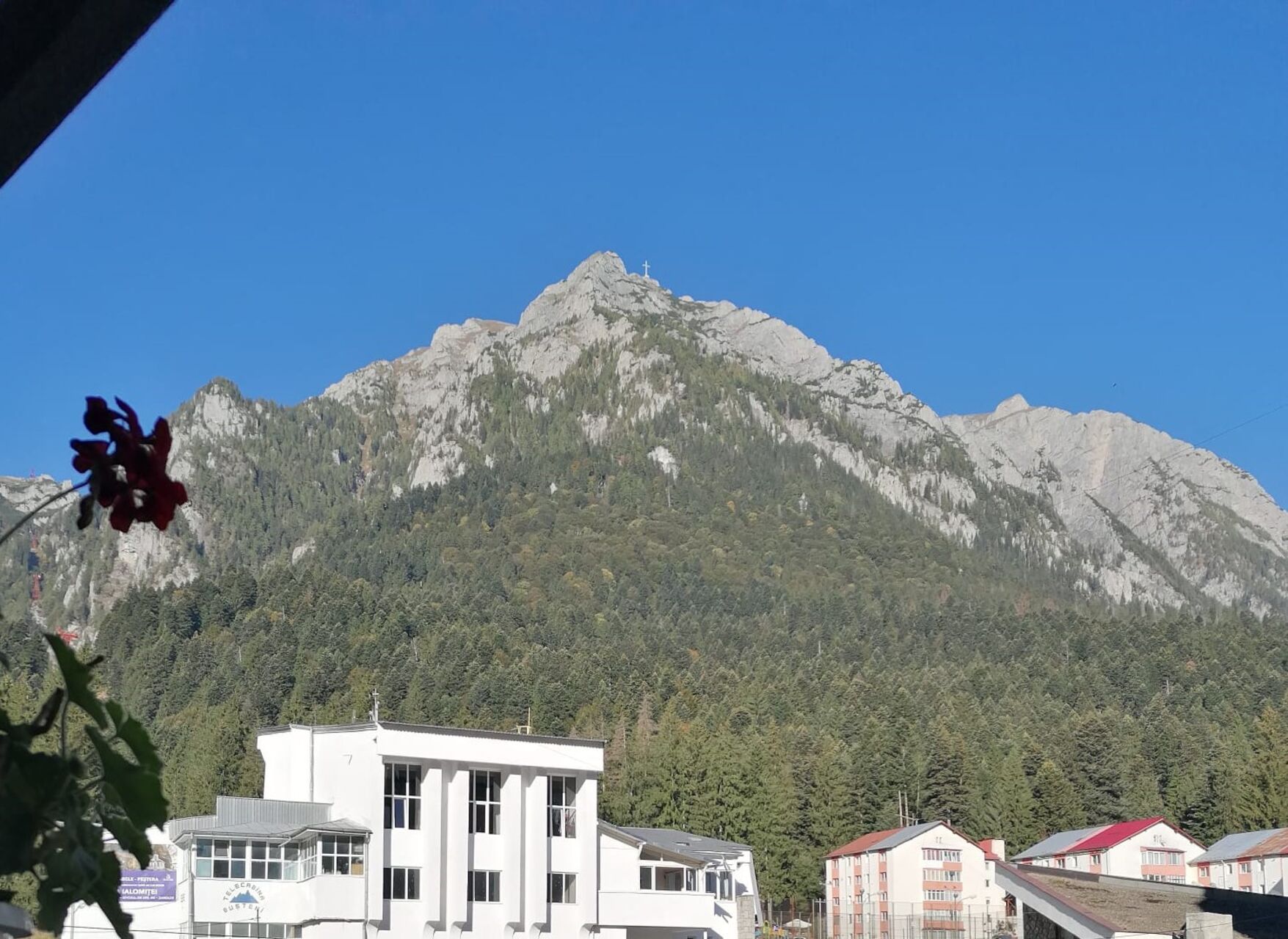 După ce descoperi Bușteniul, hai și la Anduțu! 🏞️🍽️