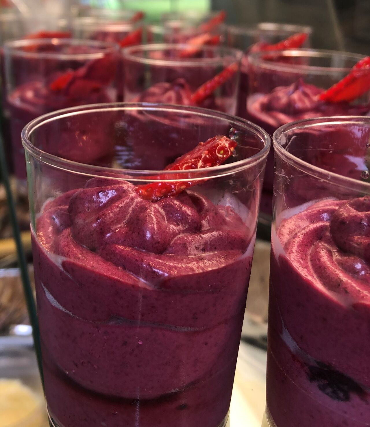 Verrines mousse légère cassis et fruits rouges