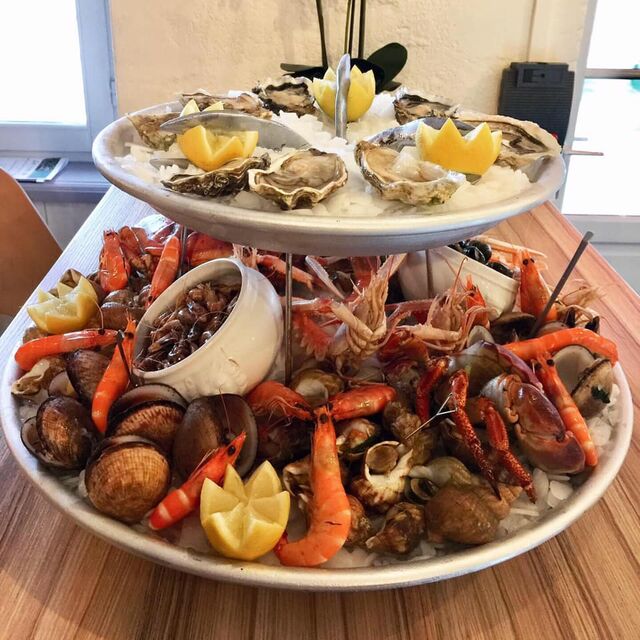 plateau de fruits de mer 3 personnes retaurant l'assiette troglodyte