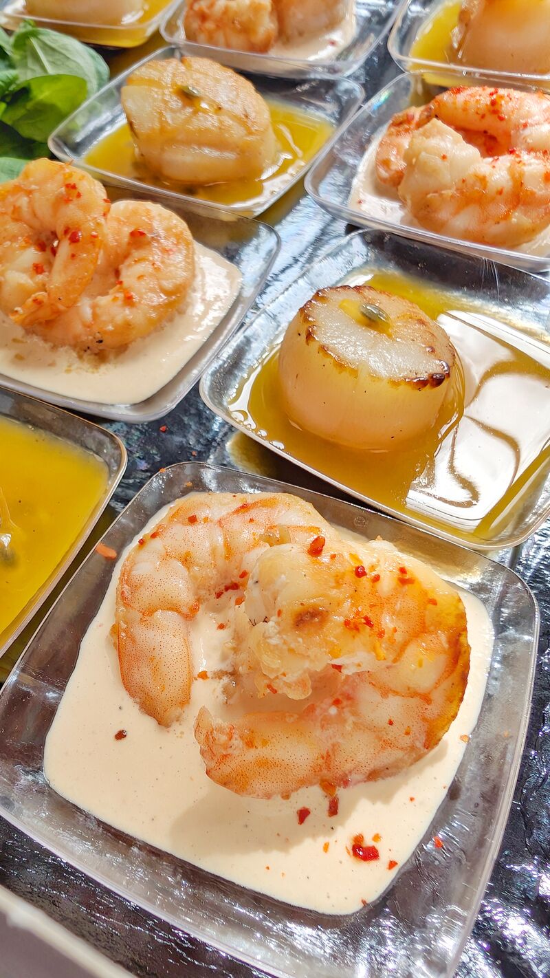 Gambas au piment d’Espelette et Noix de St-Jacques snackées au fruit de la passion 