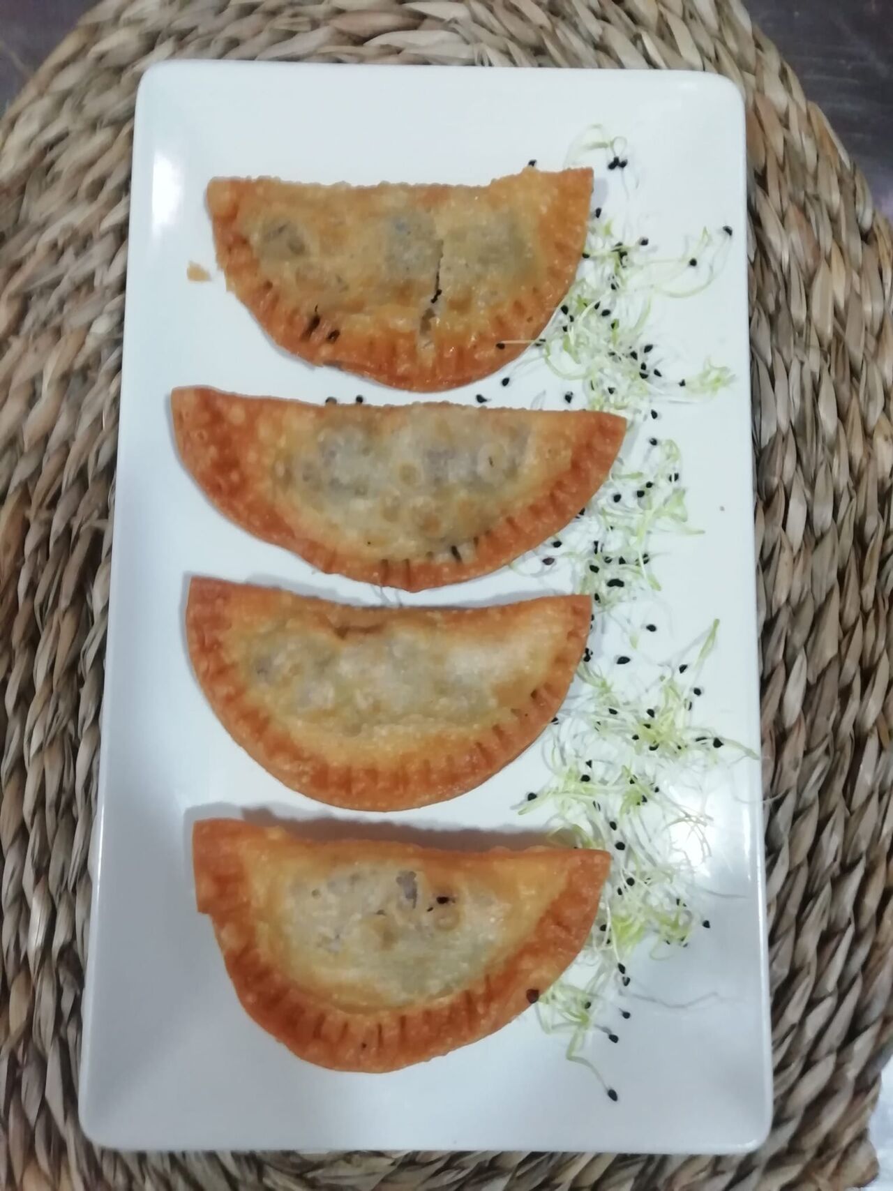 Empanadillas de morcilla y pera