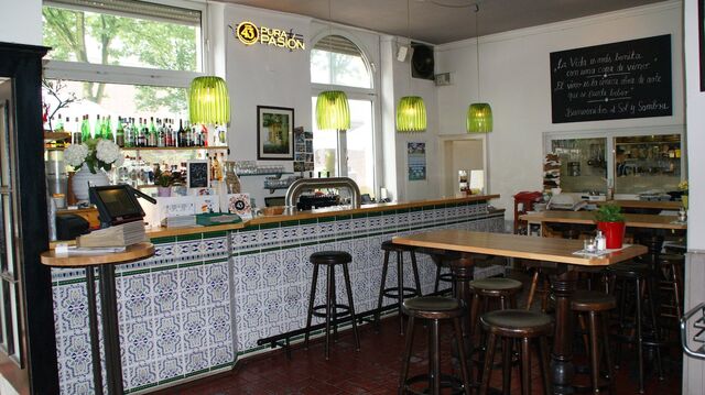 Kunst und andalusischer Stil in Düsseldorf. im Restaurant Sol y Sombra