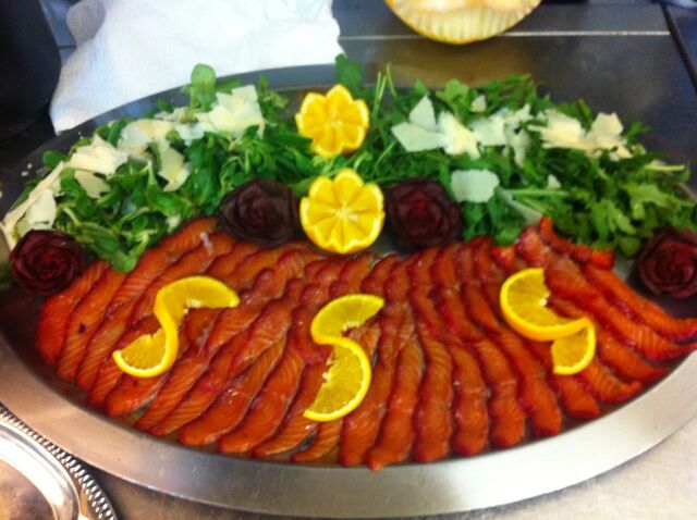 Lachsfilet in Rote Bete mariniert (Buffet)