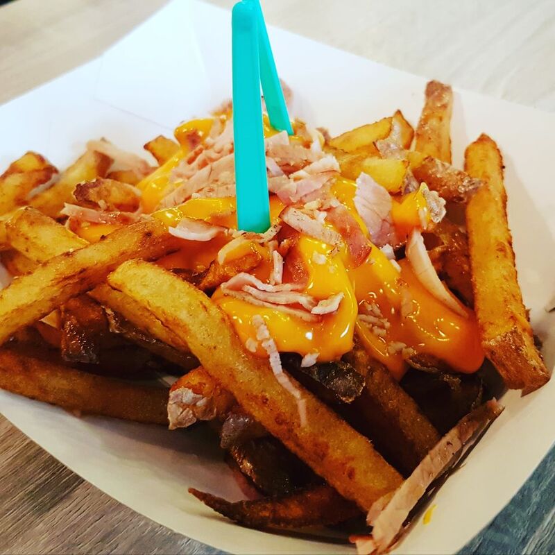 Tous nos plats sont accompagnés de délicieuses frites maison
A déguster en cornet ou barquette également le soir