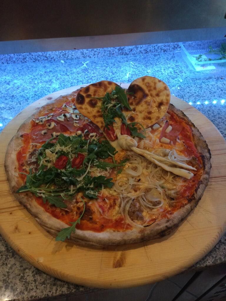 Familienpizza für Verliebte mit 55cm Durchmesser