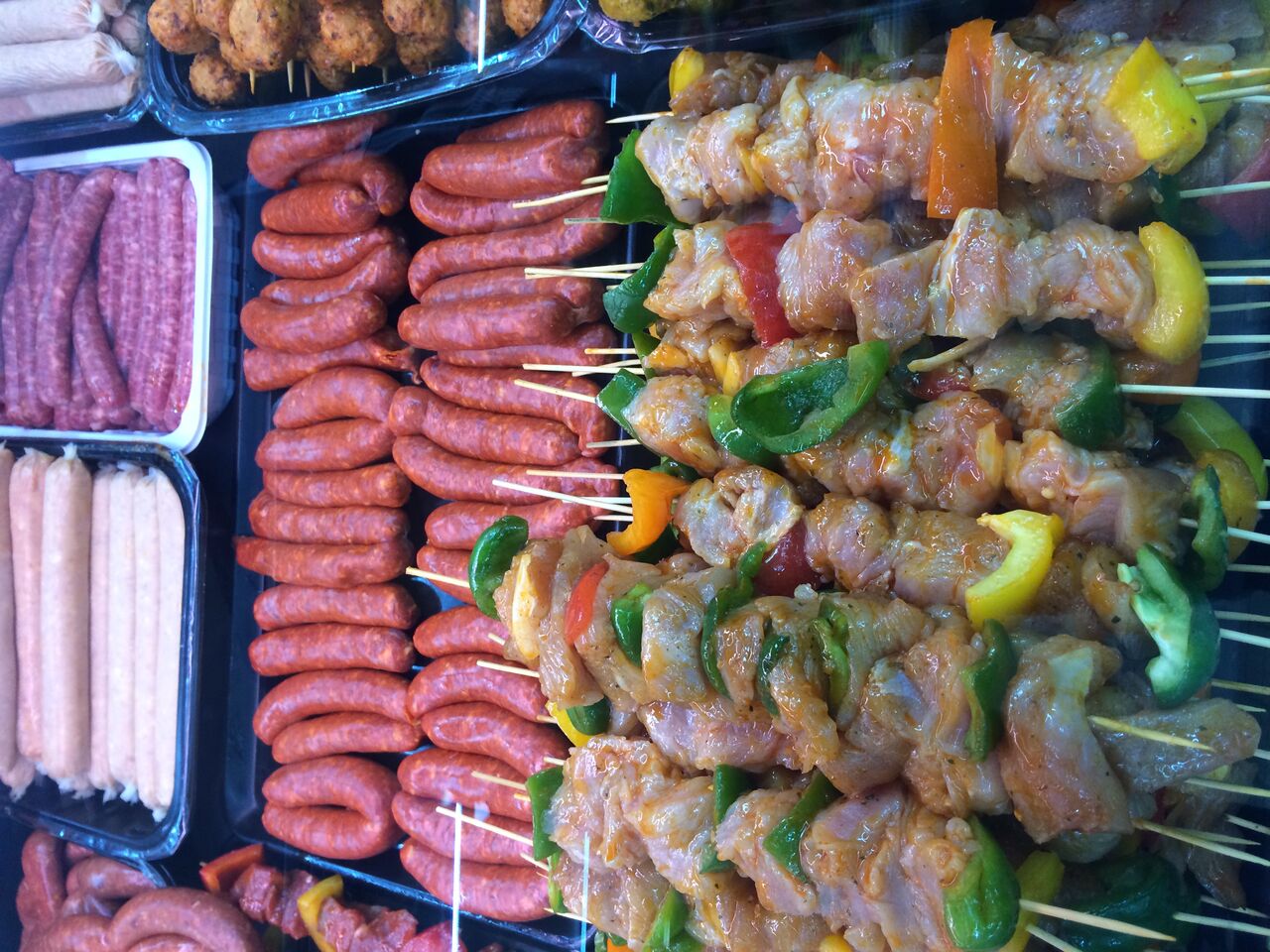 Viandes à grillades sur commande.