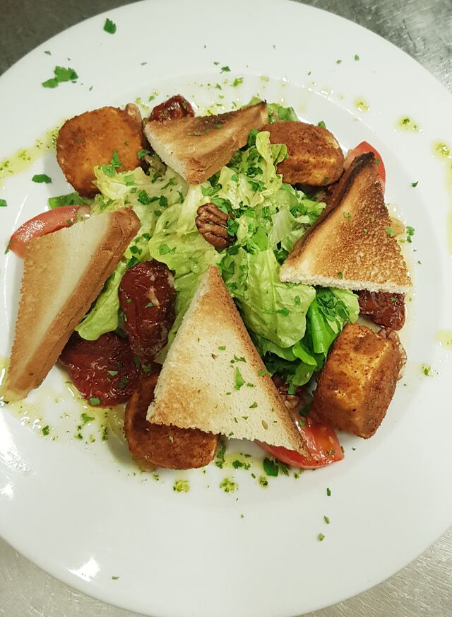 Salade aux chèvres panés 