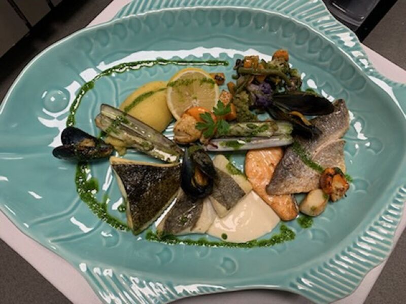 Parriade aux 5 poissons, purée à la truffe d'été, légumes de saison