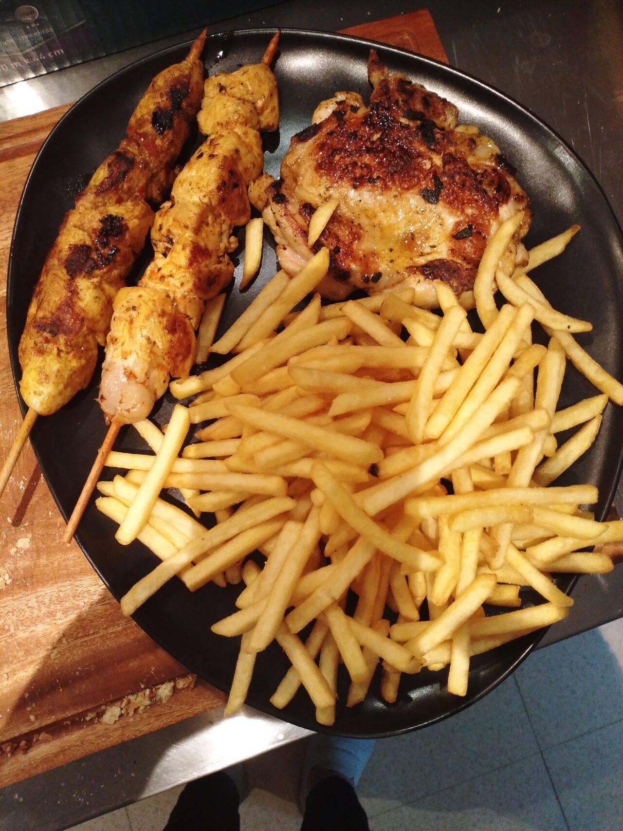 BROCHETTE ET HAUT DE CUISSE DESOSSR FRITE