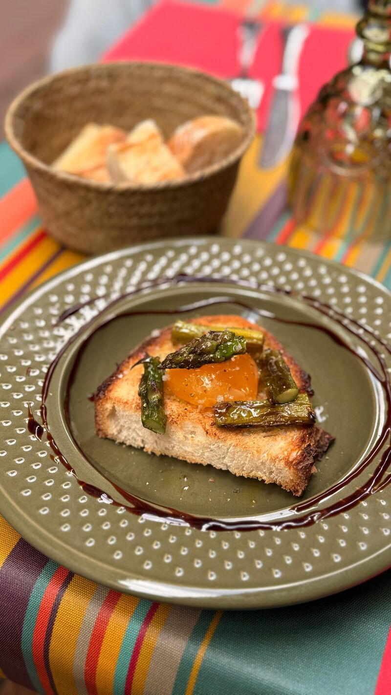 toast oeuf confit et asperges