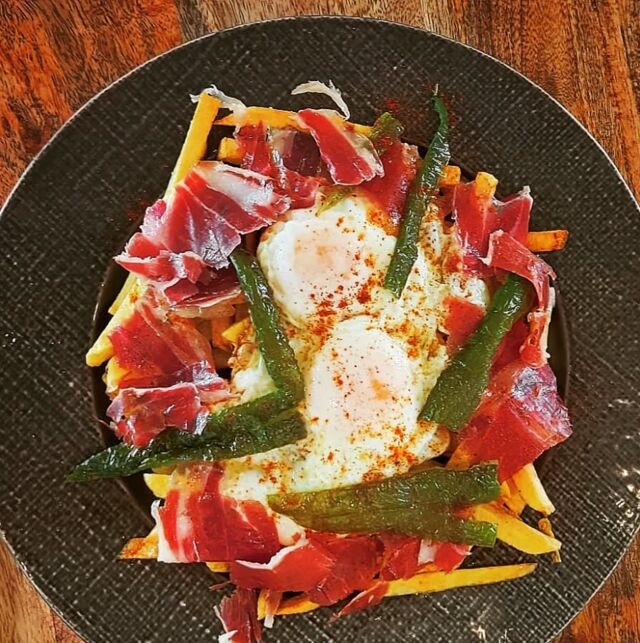Huevos Rotos con Jamón Ibérico