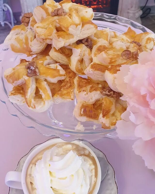 Ženy si dnes pochutnávali na jablkových kvietkoch😍