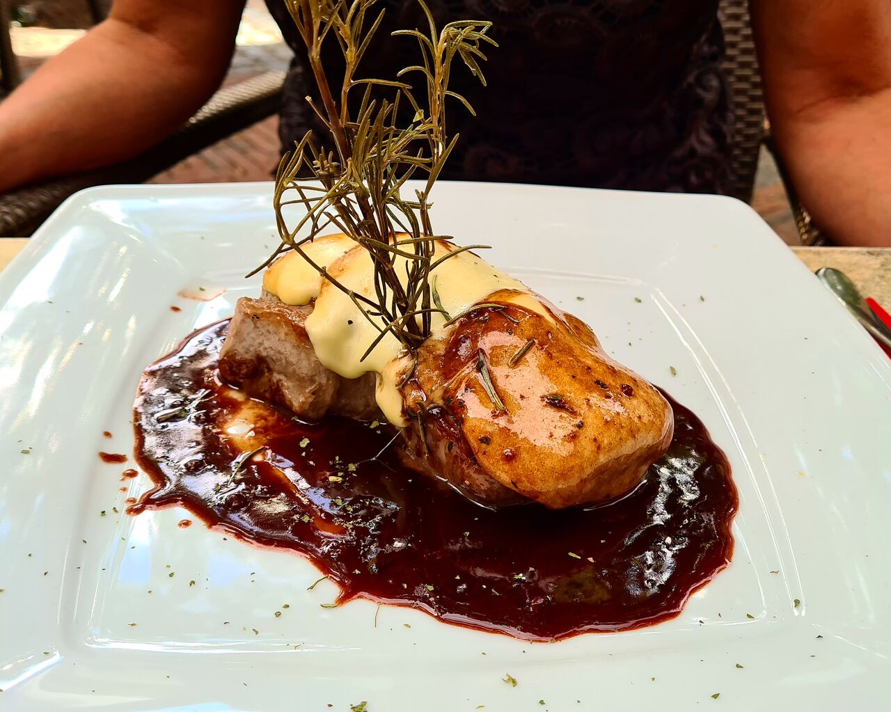 Barolo Steak mit italienische scarmorza.