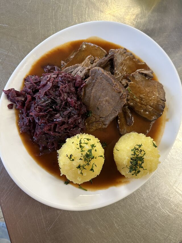 Sauerbraten mit Kartoffelknödel 