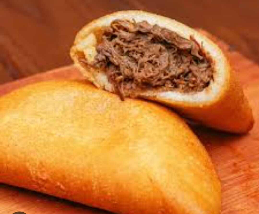 Empanadas Rellenas de Carne Mechada