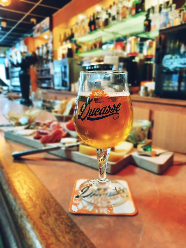 Une bière fraîche ….. une bonne Ducasse !!