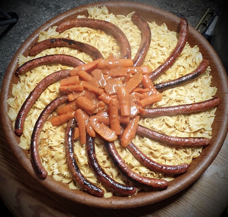 Grande distribution de plats préparé aux personnes réfugiées sur Annecy.