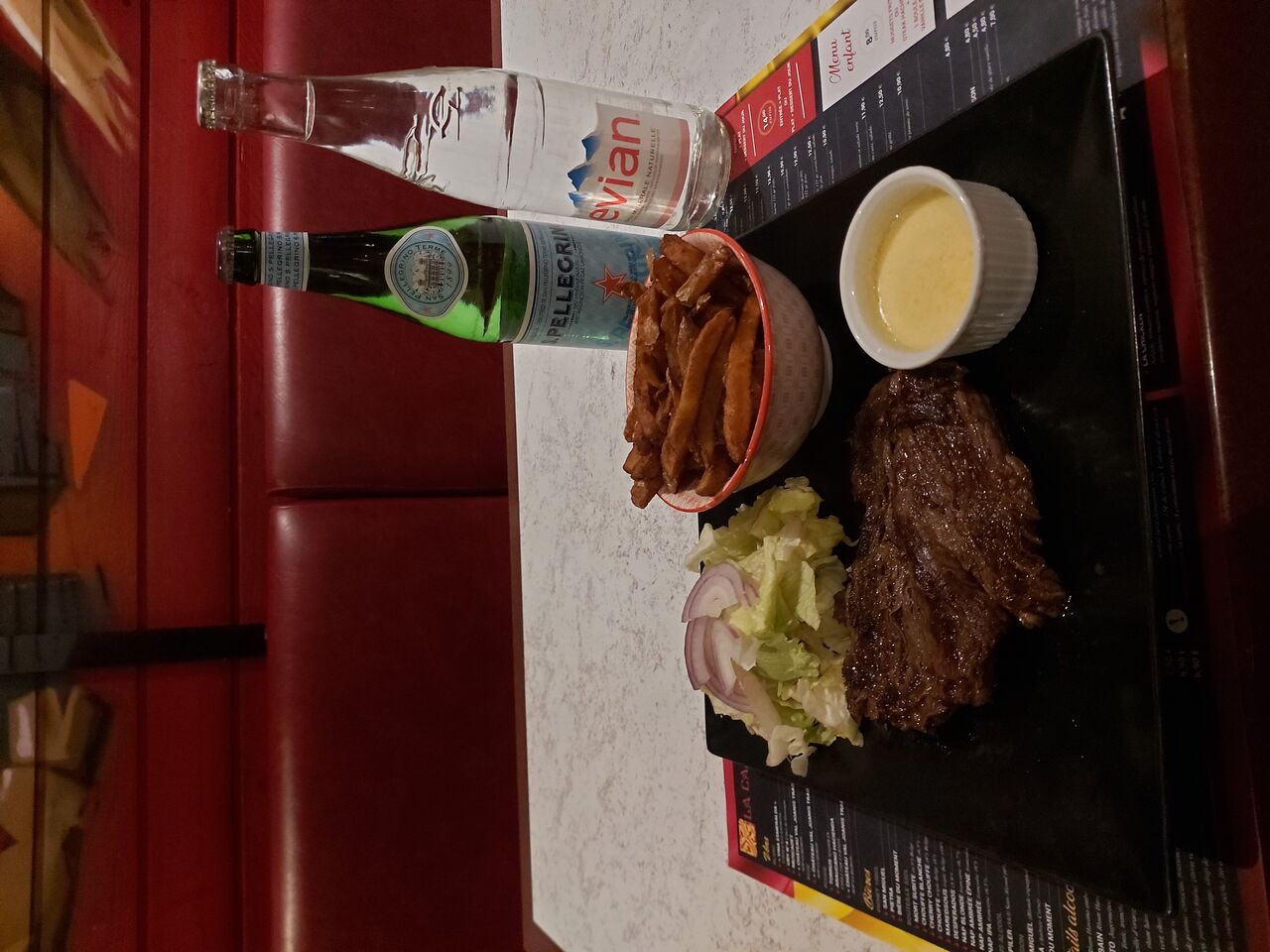 Bavette accompagnée de ses frites maison 