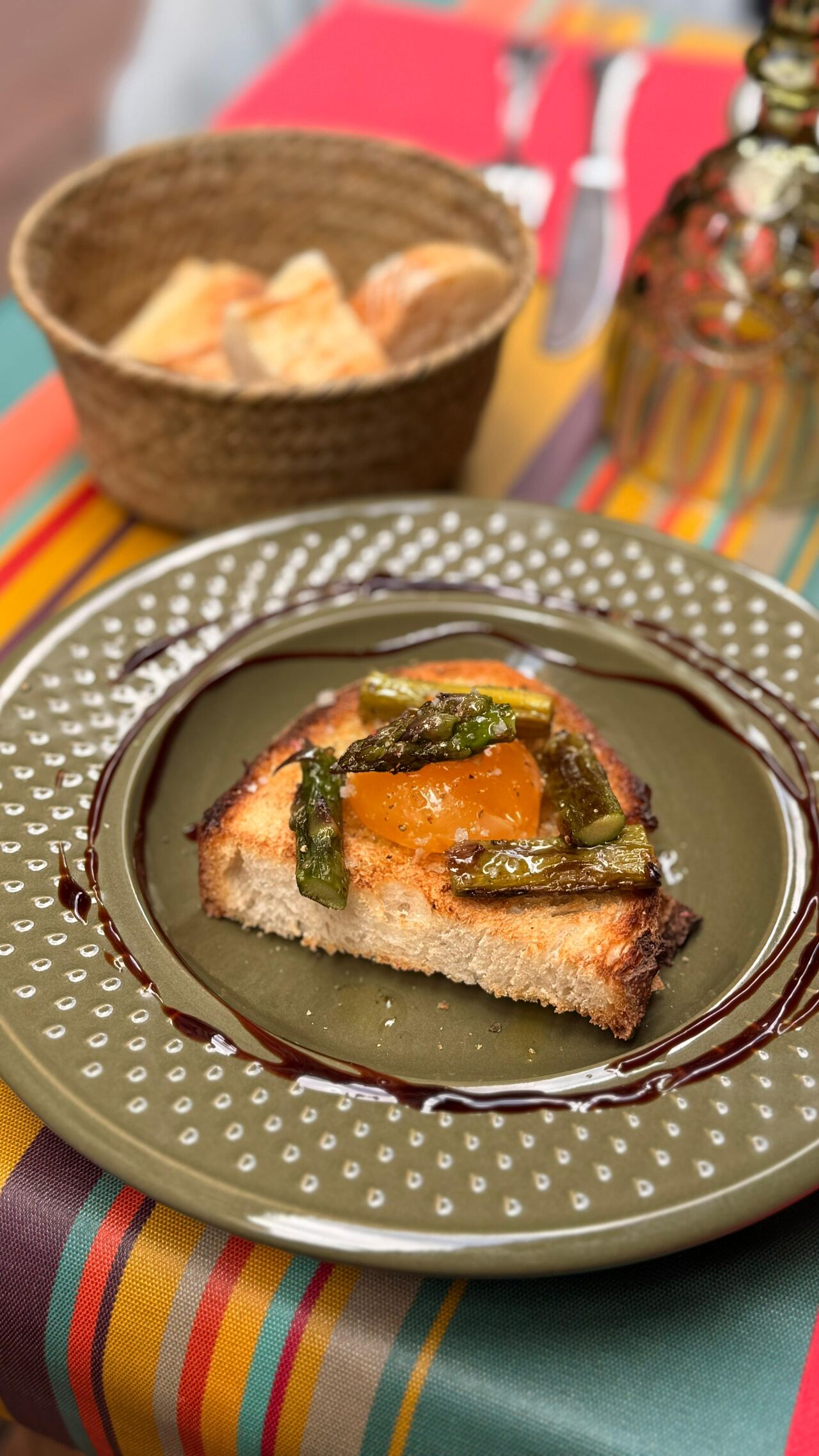 toast oeuf confit et asperges