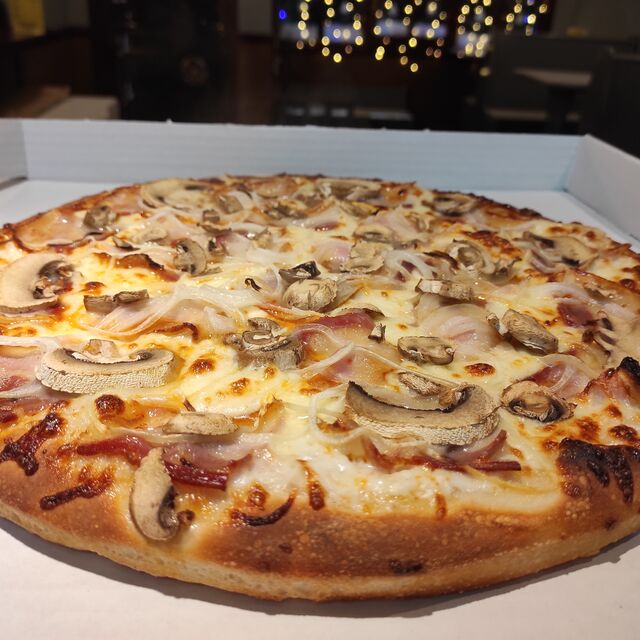 CARBONARA: Bacon, champiñones, cebolla 