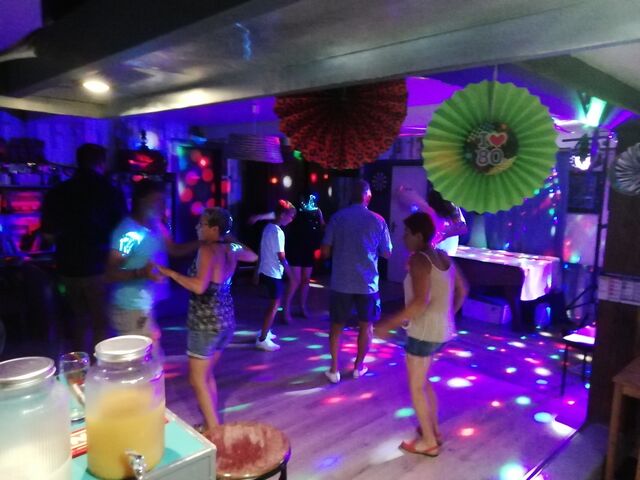 Soirée années 70's-80's-90's