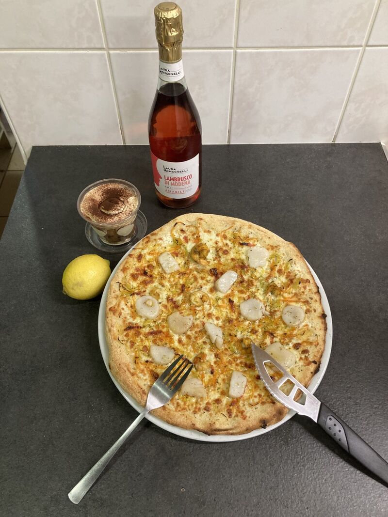 Notre pizza pour les fêtes au noix de St Jacques et crevettes
