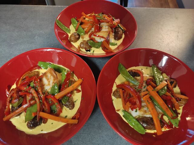 Lieu noir, crème curry et légumes croquants